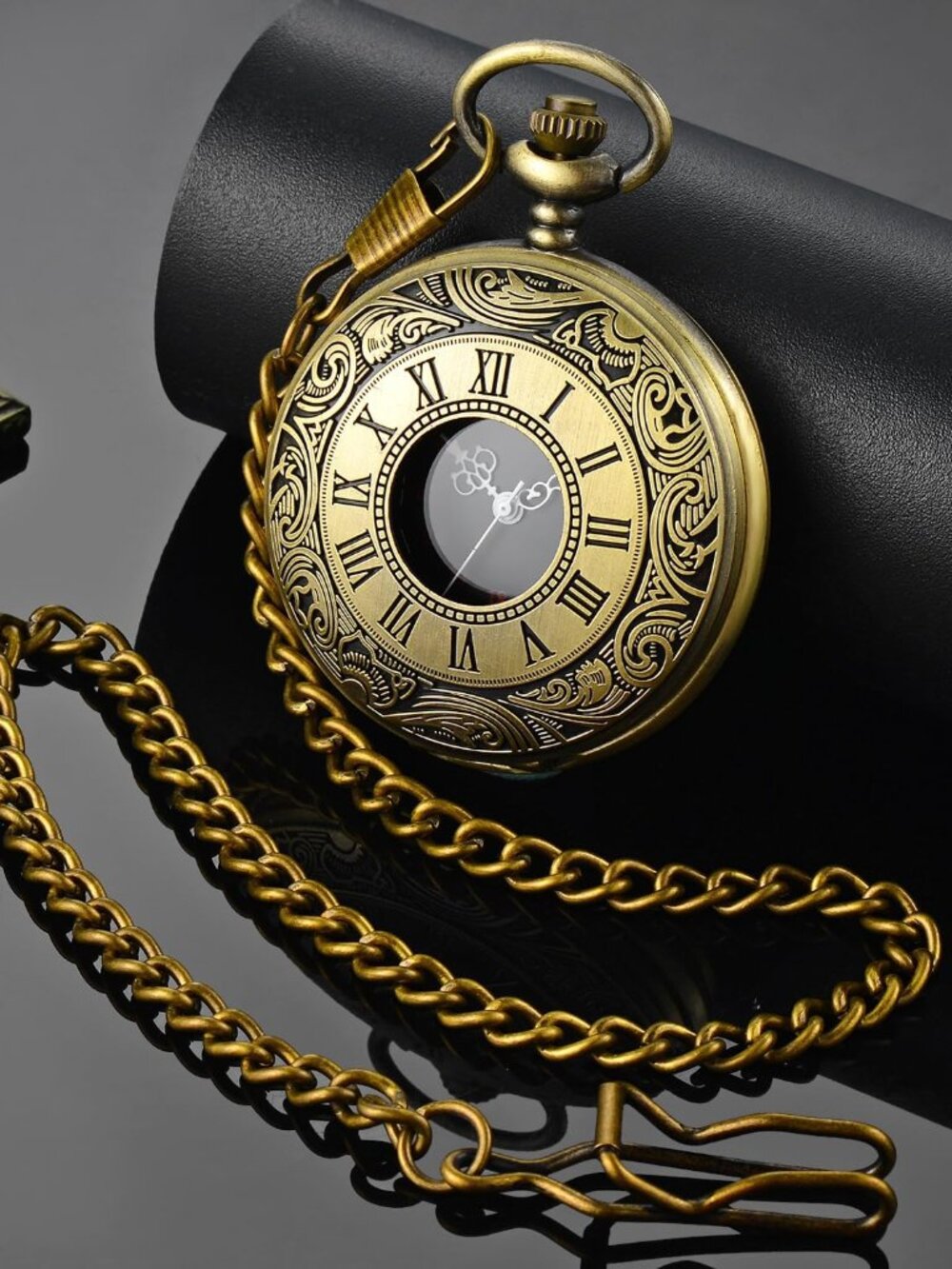 Vintage Pocket Watch Roman Numerals Scale Quartz Pocket Watches with Chain